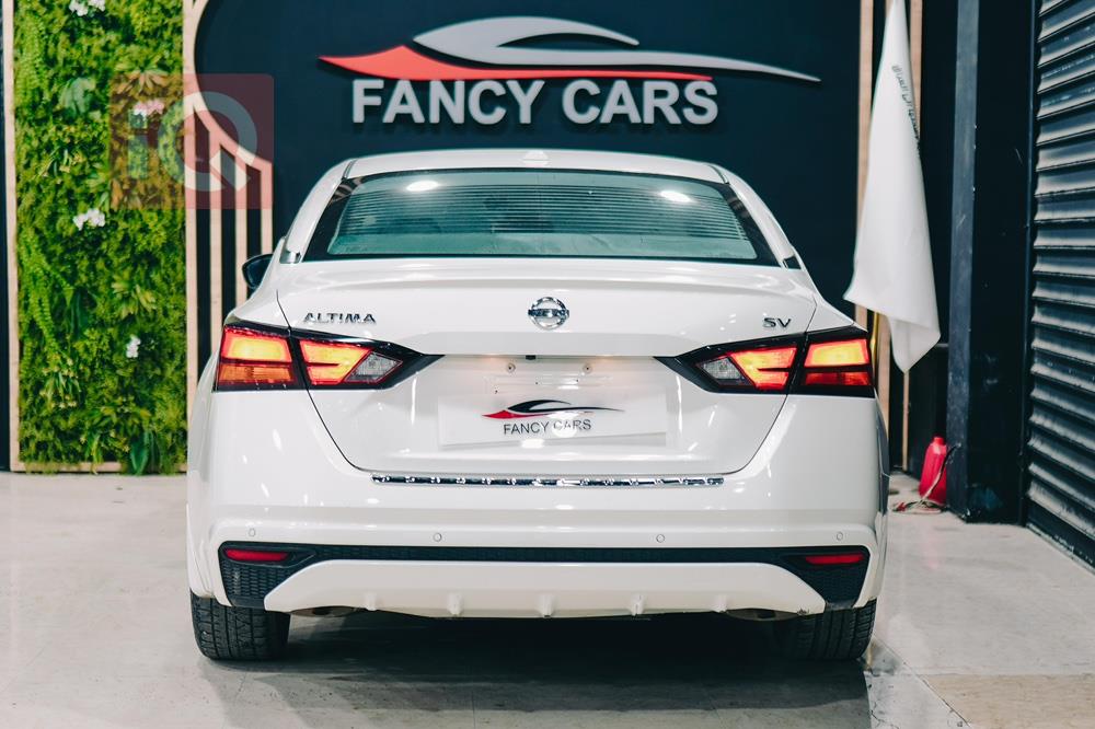 نيسان ألتيما